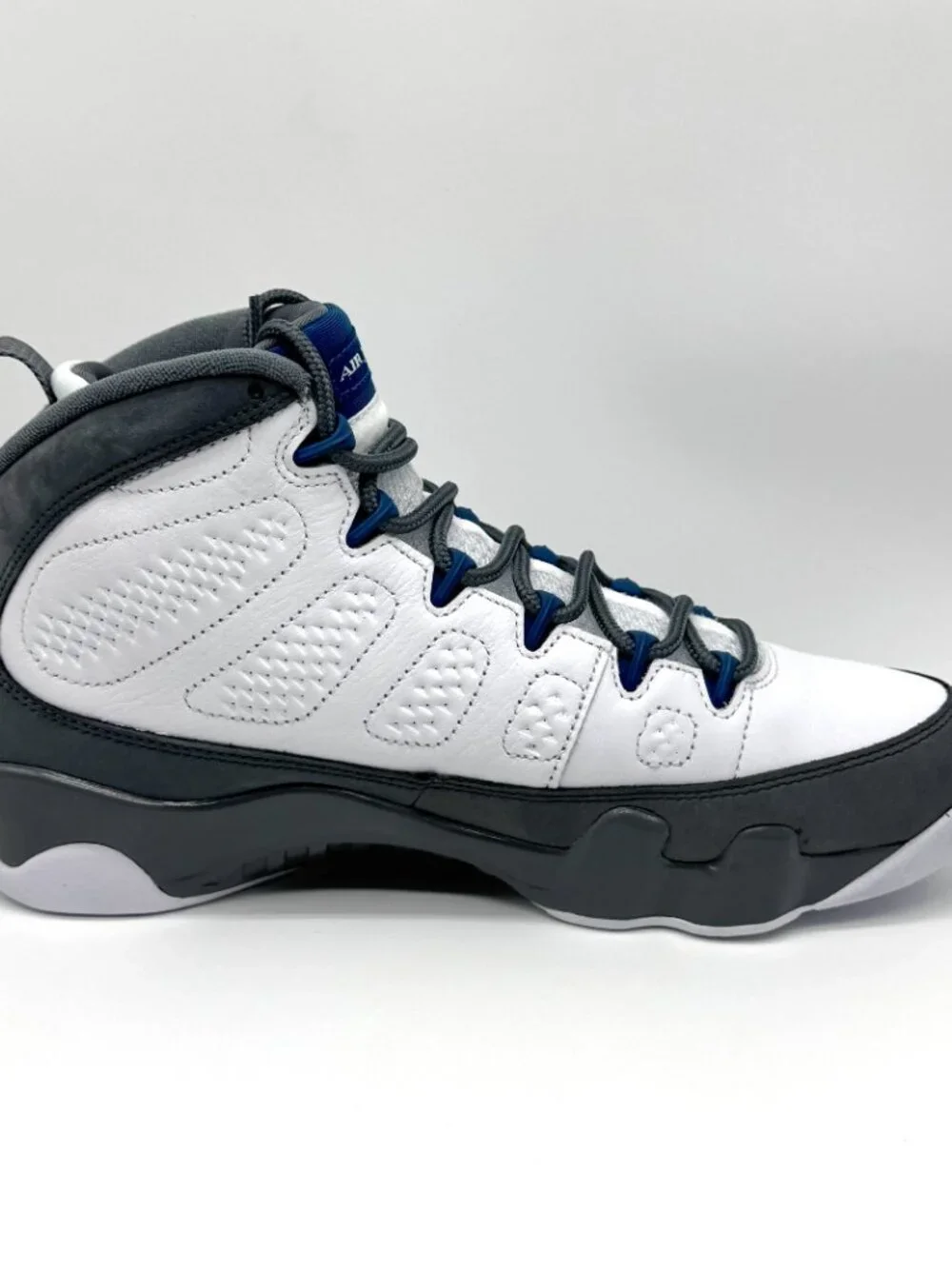 Air Jordan Retro Mens Flint Grey French Blue Shoes Sz 9 New Sneaker HV4794-100